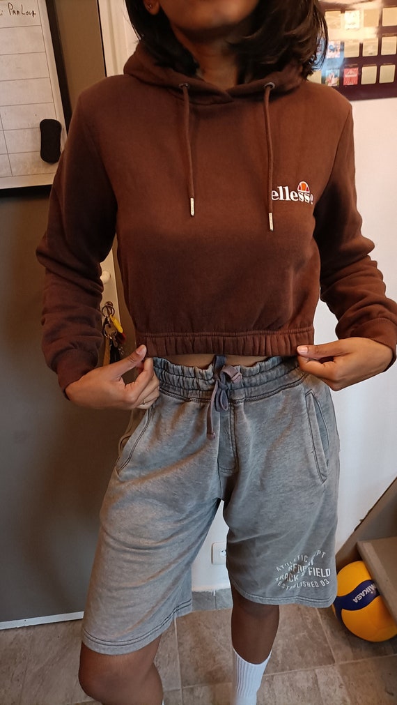 Sweat ellesse crop top sales