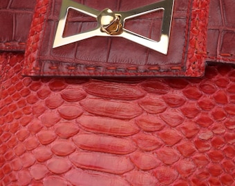 Die Clutch „Fiery Grace“ aus Python- und Alligatorleder – eine Wahl für die wahre Dame