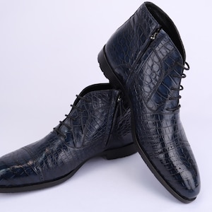 Zapatos exclusivos de piel de cocodrilo para hombre en azul oscuro