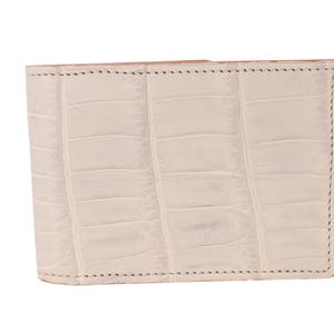 Cartera exclusiva de piel de aligátor color crema y napa