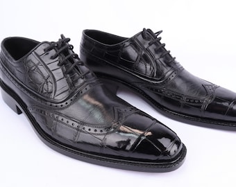 Elegante Herrenschuhe aus schwarzem Lackleder mit Alligatorleder-Optik