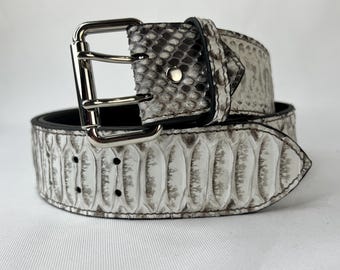 Breiter Python-Gürtel (4,5 cm) | Doppeldornschließe aus Silber | Natürliches weißes Schlangenleder | Robuster Herren-Ledergürtel | Biker-Rocker-Jeansgürtel