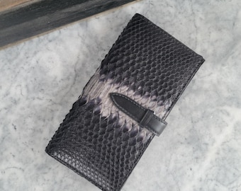 Luxurious Python Leather Wallet in Elegant Black