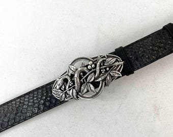 Schwarzer Pythonledergürtel mit skulpturaler Schlangen- und Blattschnalle | Maßgefertigtes Accessoire im Jugendstil