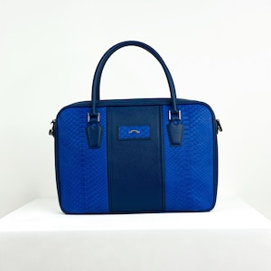 Sacoche pour ordinateur portable en python bleu électrique | Porte-documents en cuir véritable de serpent | Sac d'affaires de luxe en cuir | Doublure en nappa blanc | Bandoulière | Cadeau pour homme
