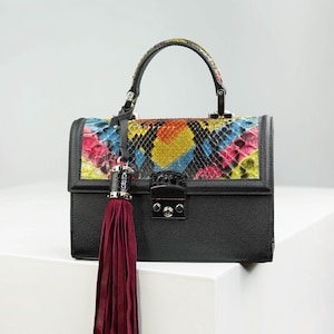 „Colorful Passion“-Tasche aus bedrucktem Python- und Saffiano-Leder
