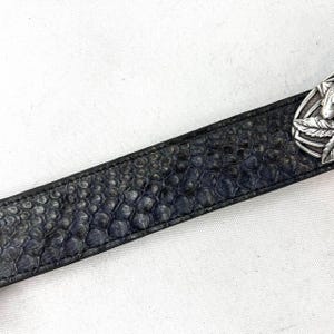 Svart pytonhudsbälte med skulpturalt orm- och lövspänne | Specialanpassad accessoar inspirerad av jugendstil bild 4