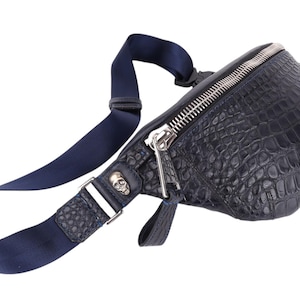Sac banane exclusif pour homme en cuir d'alligator véritable et nappa, bleu foncé