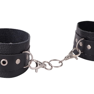 Handcuffs are made from premium 2.5mm napa leather, combining strength and elegance.