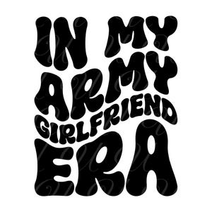 In mijn leger vriendin tijdperk SVG, PNG, PDF, leger vriendin shirt, militaire vriendin, retro golvende groovy letters, gesneden bestand Cricut, silhouet.