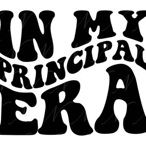 W mojej erze dyrektora SVG, PNG, PDF, Koszulka dyrektora Png, Prezent dla dyrektora szkoły SVG, Retro faliste, groovy litery, Plik do cięcia Cricut, Sylwetka.