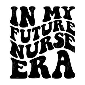 In My Future Nurse Era SVG, PNG, PDF, Future Nurse Shirt Png, Estudante de Enfermagem Svg, Letras Retro Onduladas Groovy, Arquivo Cortado Cricut, Silhueta.