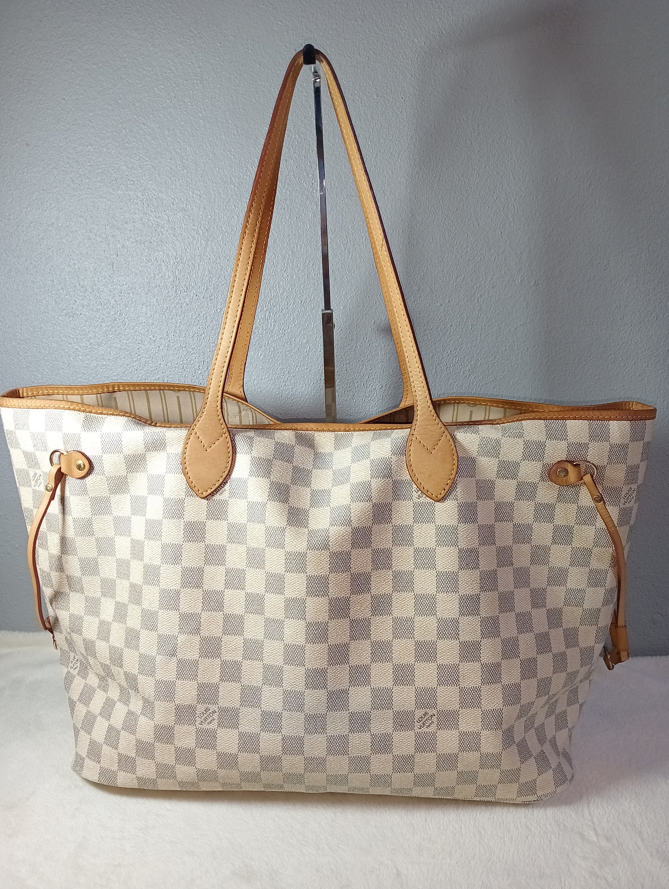 Louis #Vuitton #White #Purse  Bag accessories, Favorite purse, Purses