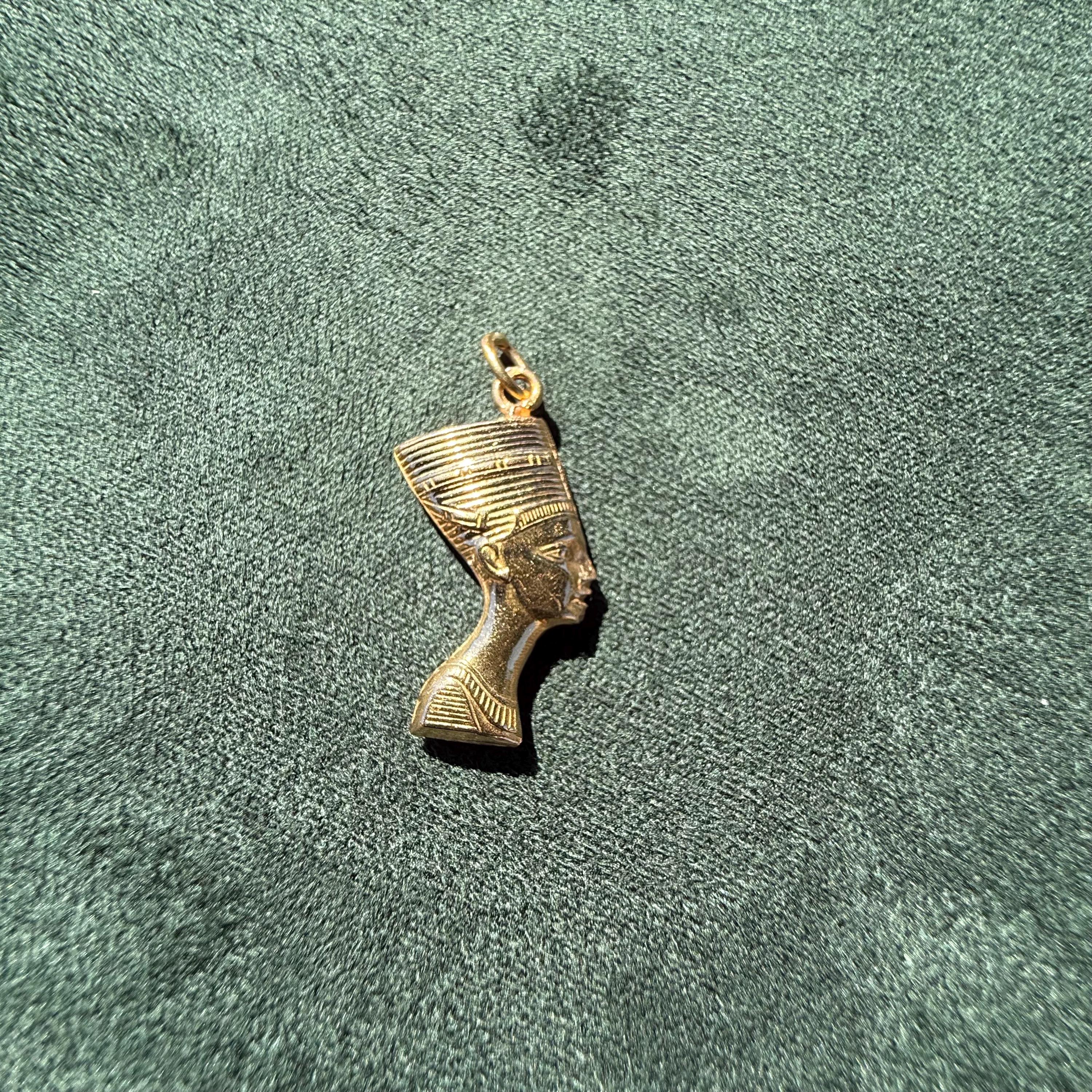 ネフェルティティ チャーム ゴールドトーン 18K Yellow Gold Queen Nefertiti Pendant Charm — Antique