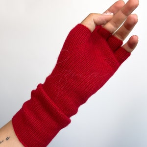 Seamless Cashmere Mittens - Soft Luxury for Cold Days