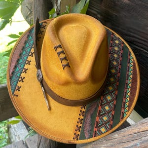 Southwestern Gelb Distressed Hut Handverbrannter Veganer Wildleder Western Fedora