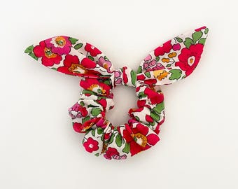 Mini scrunchie bow in Liberty of London &quot;betsy grenadine&quot; fabric, small scrunchie with a pretty removable bow carefully hand-sewn