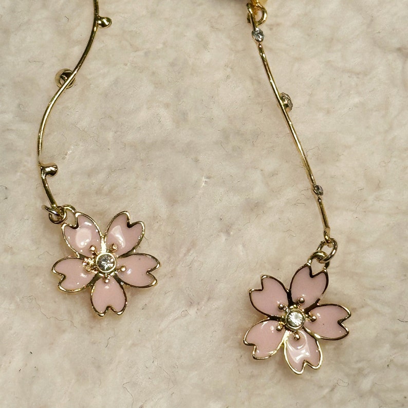 Maiearringsakura image 2