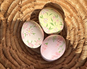 Ovos de Páscoa, cascas de ovos naturais pintadas à mão, decoração de primavera para casa, enfeites de Páscoa em tons pastel.