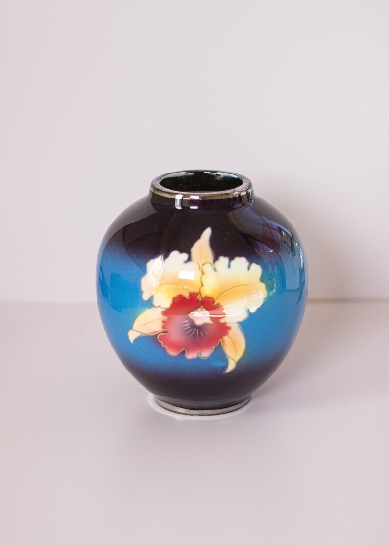 Vintage 90s Ceramic Iris Flower Vase Eclectic Decor Vase image 1