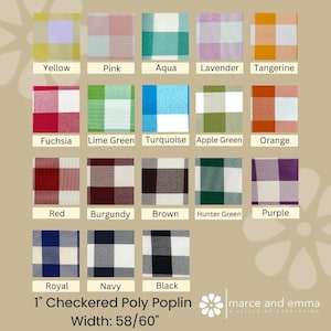 Puede incluir: Una carta de colores de 15 muestras de tela de polipropileno a cuadros en varios colores, incluyendo amarillo, rosa, aguamarina, lavanda, mandarina, fucsia, verde lima, turquesa, verde manzana, naranja, rojo, borgoña, marrón, verde cazador, morado, real, azul marino y negro. El texto dice "1" Checkered Poly Poplin Width: 58/60".