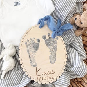Wooden Footprint Sign, Newborn Birth Announcement, Baby Shower Gift, Name Sign for Hospital, Baby Name Foot print board, Wooden Baby Name