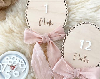 Wooden Lace Ribbon Bow Interchangeable Milestone Cards Personalize Custom Name Baby Monthly Milestone Marker Nursery Baby Shower Gift
