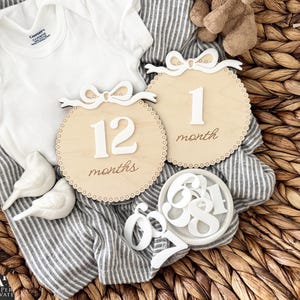 3D Monthly Milestone Discs for Baby Photos, Engraved Wood Monthly Milestone Markers, Baby Bow Milestone Cards, Personalized Baby Sign