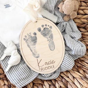 Wooden Footprint Sign, Newborn Birth Announcement, Baby Shower Gift, Name Sign for Hospital, Baby Name Foot print board, Wooden Baby Name