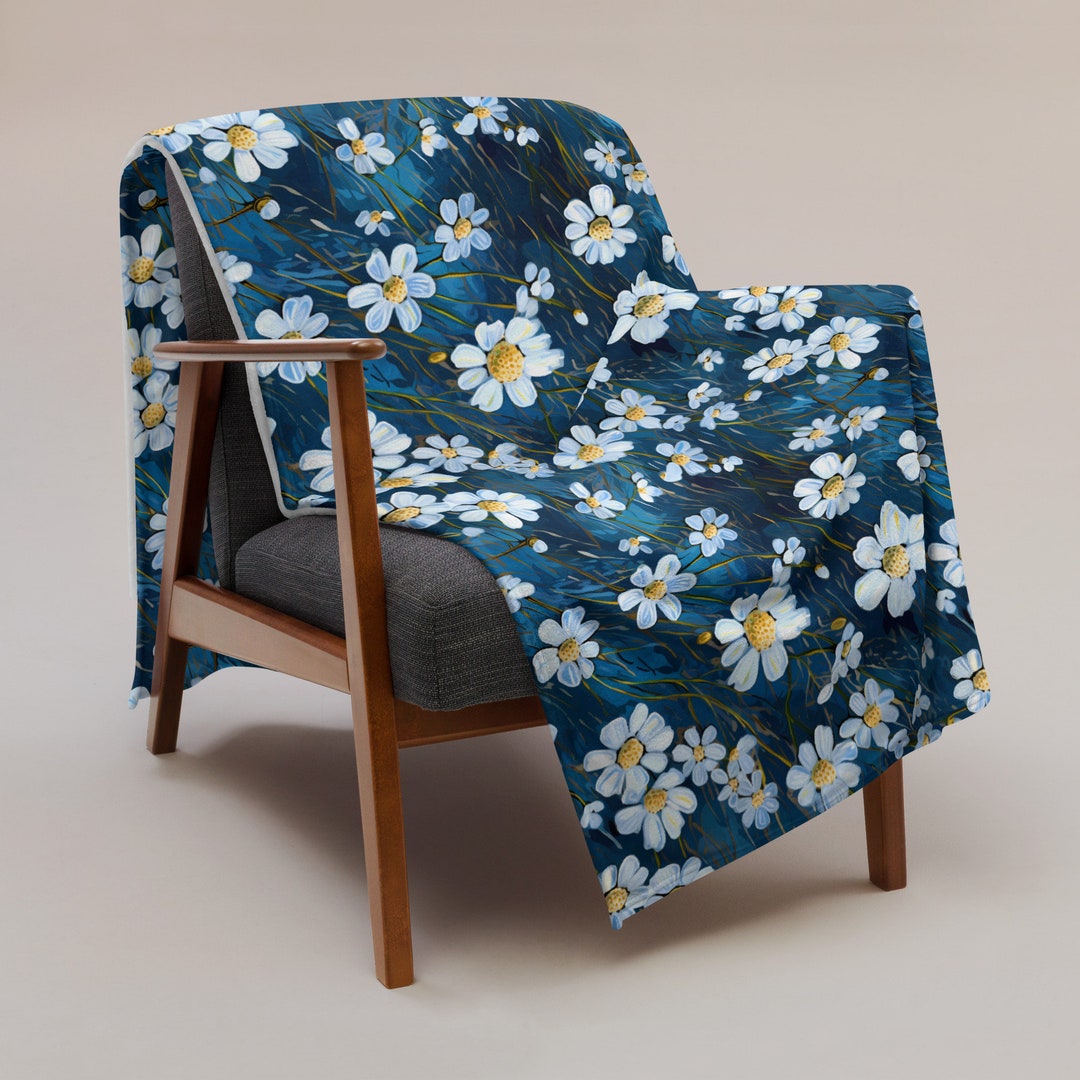 Hummingbird White Daisy Pattern Print Throw Blanket