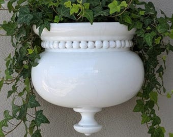 Maceta colgante vertical grande Hispania Manises, estilo español vintage de los años 70 — Maceta mediterránea blanca con ménsula