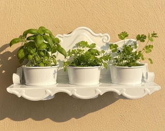 Vit emaljväggkruka för örter — Vägghylla med tre krukor — Fransk lantlig köksstil — Väggmonterad örtträdgård