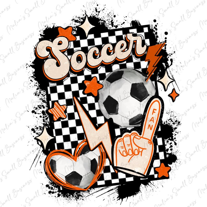 Peut inclure: Une conception graphique avec le mot "Soccer" dans une police r&eacute;tro, un ballon de football, des &eacute;toiles et un doigt en mousse. Le design incorpore des &eacute;l&eacute;ments orange, noirs et blancs avec un fond &agrave; carreaux et des &eacute;claboussures d'encre.