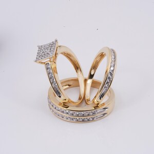 Set of 3 vintage-style stacking rings with dainty crystals in gold plating, elegant Art Deco wedding or promise ring set for her.