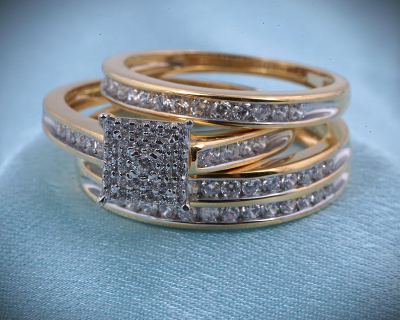 Set of 3 vintage-style stacking rings with dainty crystals in gold plating, elegant Art Deco wedding or promise ring set for her.