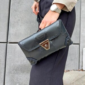Fanny pack. Belt bag. Sling bags. Crossbody belt bags. Crossbody bag. Waist pack. Hip bag. Made out of single-use plastic containers. Vegan.