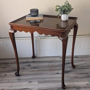 Kindel Irish Georgian Collection Mahogany Tea Accent Table