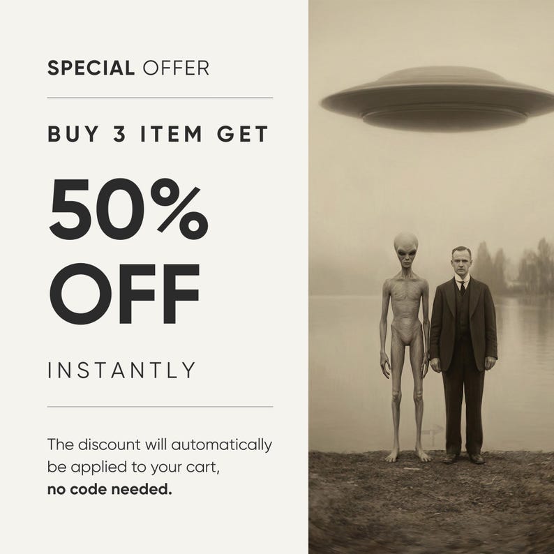 Puede incluir: Imagen sepia de un OVNI sobre un lago, con un extraterrestre y un hombre con traje en la orilla. Texto a la izquierda: "OFERTA ESPECIAL", "COMPRA 3 ART&Iacute;CULOS Y OBT&Eacute;N UN 50% DE DESCUENTO AL INSTANTE". El descuento se aplica autom&aacute;ticamente.