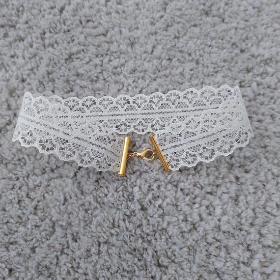 Beige lace choker discount