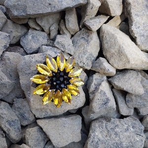 Beaded Sunflower Brooch, Crystal Flower badge for women,  Handmade Sunflower Lapel pin, Gift for Flower Lovers, Customized boho brooch
