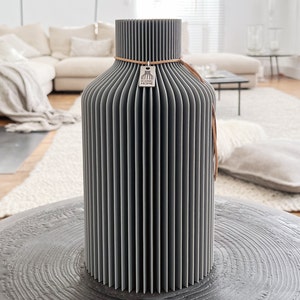 puristische Vase Pure von ICONIC HOME in grau