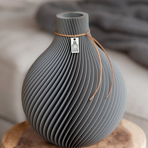 graue Vase Sphere von ICONIC HOME