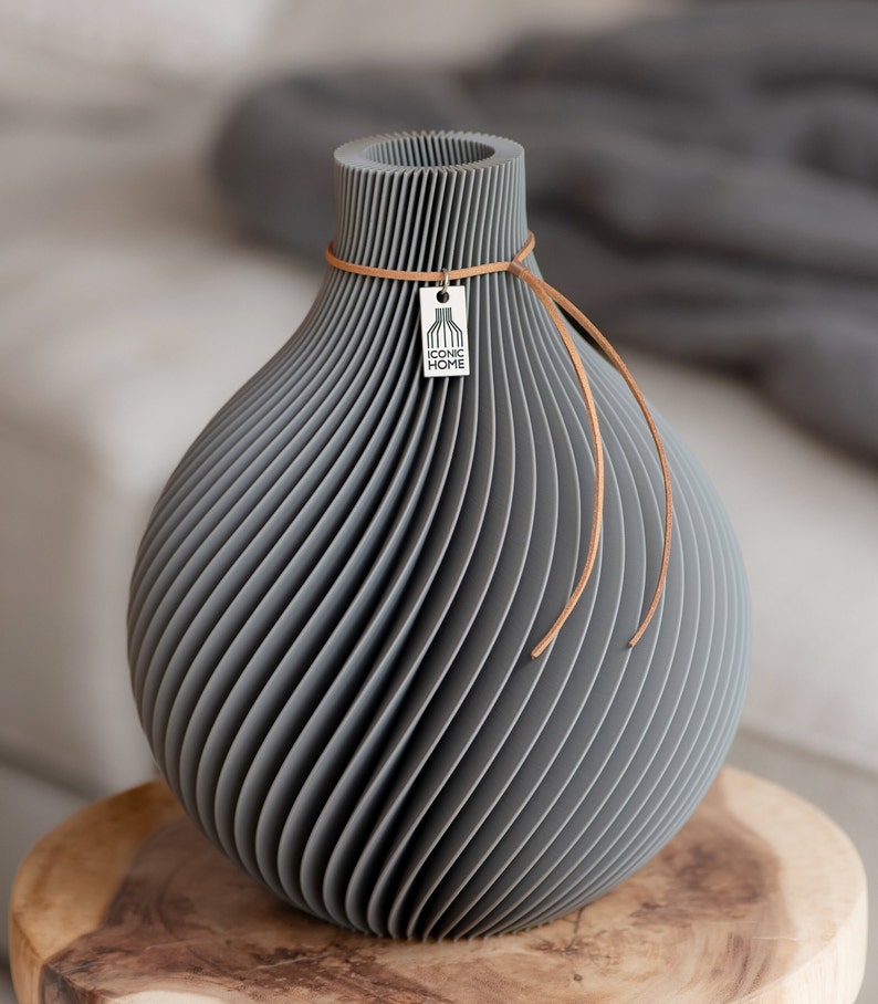 graue Vase Sphere von ICONIC HOME