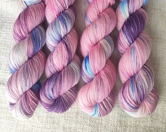 Hand Dyed Yarns, Fingering/Sock weight, 100% Superwash Merino wool, 100g/400m