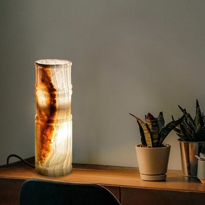 Green Onyx Bedside Lamp: Natural Stone Decorative Lighting