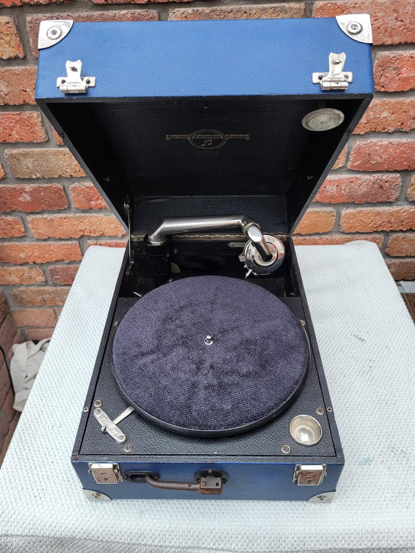 A vintage English made Columbia Viva-Tonal Grafonola gramoph