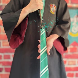 Slytherin Tie‑Style Wand Holder with Matching Lanyard – Harry Potter Inspired