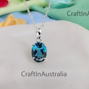 Colgante de topacio azul de Londres con un brillo intenso, collar minimalista de topacio, regalo de compromiso, bañado en oro de 14 quilates o plata 925, colgante hecho a mano, 12 x 9 mm