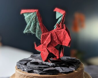 Dragon en origami, sculpture, décoration. Cadeau artisanal, fait-main. Art Japonais traditionnel.