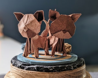 Chatons en origami, sculpture, décoration. Cadeau artisanal, fait-main. Art Japonais traditionnel.